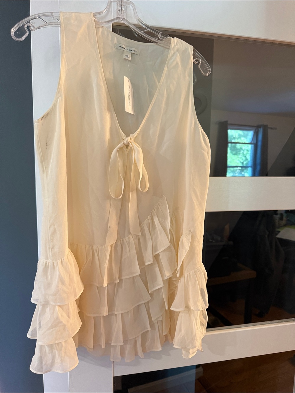 Banana Republic Light Cream Sleeveless Blouse with Tie Front